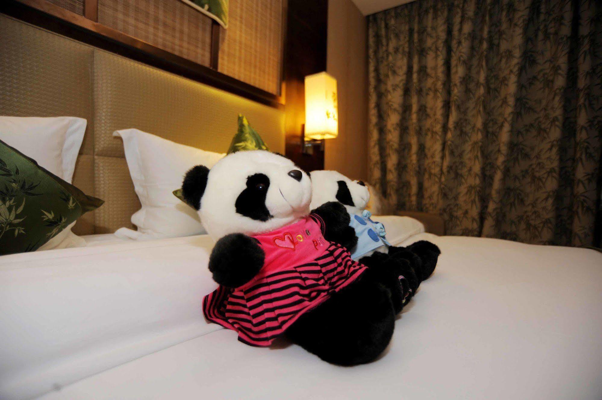 Chengdu Panda Prince Culture Hotel Exterior foto